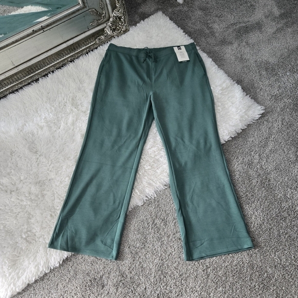 Member's Mark Women's Wide Leg Luxe Pants. Color: Green Jade. Size XXXL. New.S - Picture 3 of 10